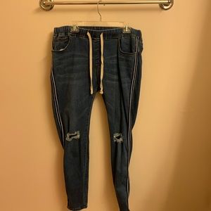 Outlined Jeans